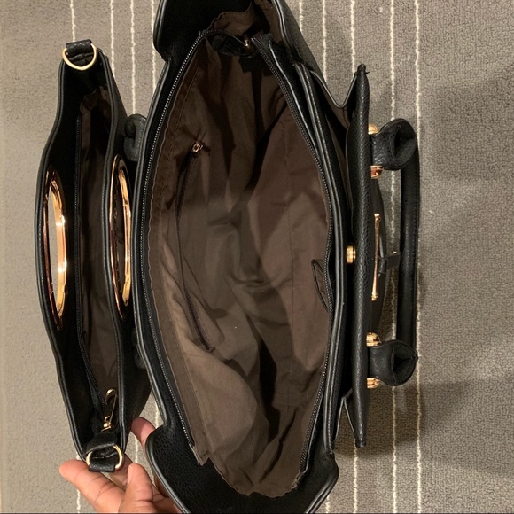 Black | Gold | Faux Leather | Bucket Tote - Picture 4 of 4